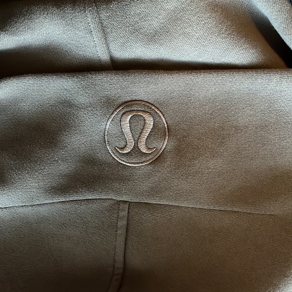 Lululemon full zip cropped jacket! - Picture 3 of 4